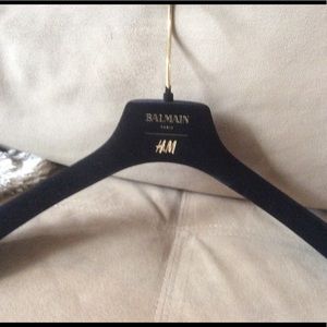 Lot of 10 Balmain x H&M black velvet hangers